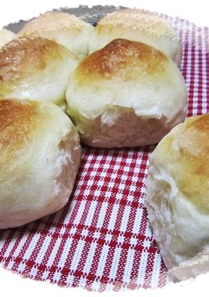 A picture of Rich and Creamy Bread Rolls.