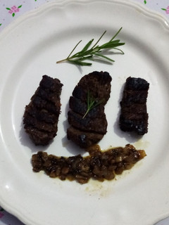 Una foto de Filete al perejil con papas rústicas