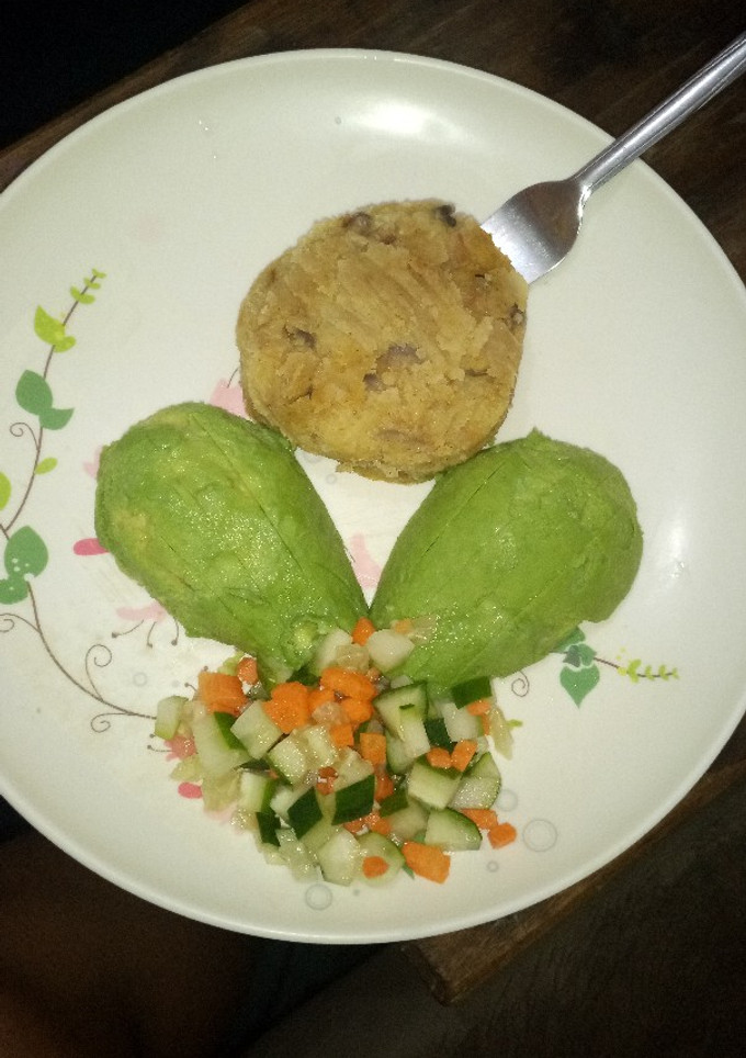 A picture of Mashed matoke and cucumber carrot salad.