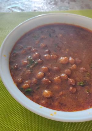 A picture of Black Chana Masala.