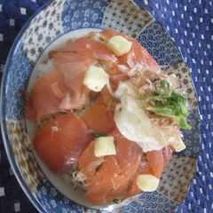 A picture of Delicious Cheese and Salmon Chirashizushi.