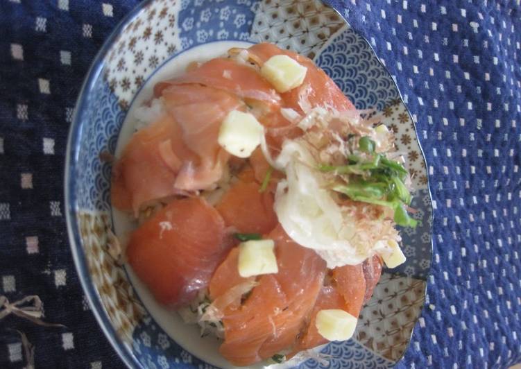 Steps to Make Ultimate Delicious Cheese and Salmon Chirashizushi