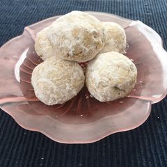 A picture of Snowball Cookies.