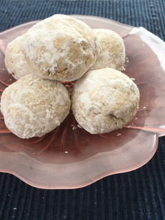 A picture of Snowball Cookies.