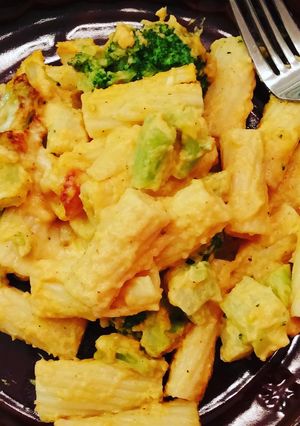 A picture of Sriracha cream rigatoni.