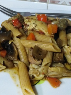 Una foto de Macarrones con restos
