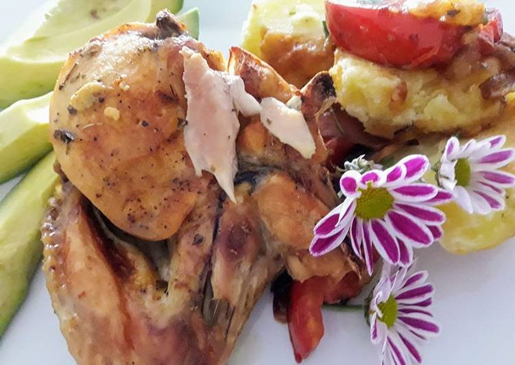 Al Horno: Pollito con Cerveza y saltado de Tomate y Cebolla a lo Carmelita