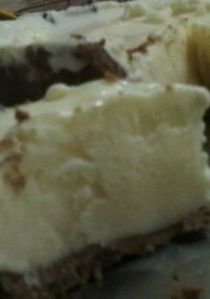 A picture of Frozen Ice Cream Cheesecake Pie.