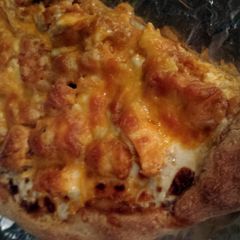 A picture of Buffalo chicken pizza.