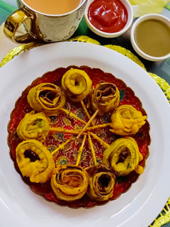 लौकी छिलके की फ्लावर पकौड़ी रेसिपी मुख्य फोटो