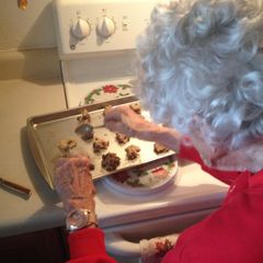 A picture of Nanny's Oatmeal Raisin Cookies.