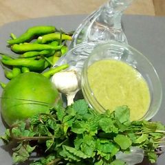 A picture of Green Mango chutney (kairi).