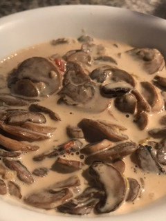 Una foto de Champiñones en crema de leche