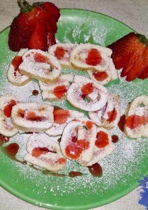 A picture of Strawberry Swiss Roll.