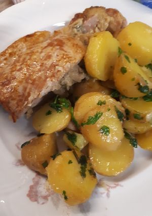 Petrezselymes, fokhagymás, rozmaringos krumpli recept fotója