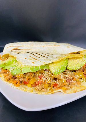Una foto de Wrap de atún y aguacate