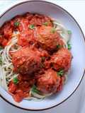Pasta con albóndigas veganas
