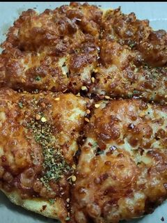 मार्गेरीटा पिज़्ज़ा (margarita pizza recipe in Hindi) रेसिपी मुख्य फोटो