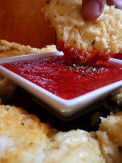 Una foto de Dip de coliflor y emmental en tomate