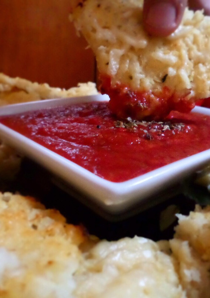 Una foto de Dip de coliflor y emmental en tomate