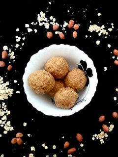 हेल्दी ओट्स के लड्डू (healthy oats ke ladoo recipe in Hindi) रेसिपी मुख्य फोटो