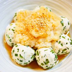 A picture of Ginger Flavored Chicken Meatballs with Grated Daikon Radish and Ponzu Sauce.