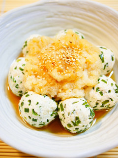 A picture of Ginger Flavored Chicken Meatballs with Grated Daikon Radish and Ponzu Sauce.
