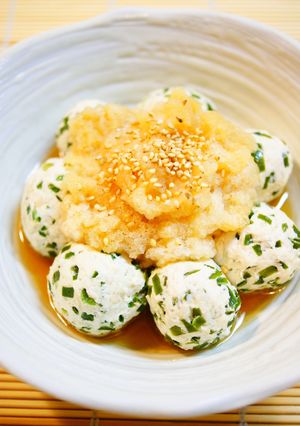 A picture of Ginger Flavored Chicken Meatballs with Grated Daikon Radish and Ponzu Sauce.