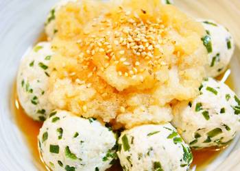 How to Prepare Tasty Ginger Flavored Chicken Meatballs with Grated Daikon Radish and Ponzu Sauce