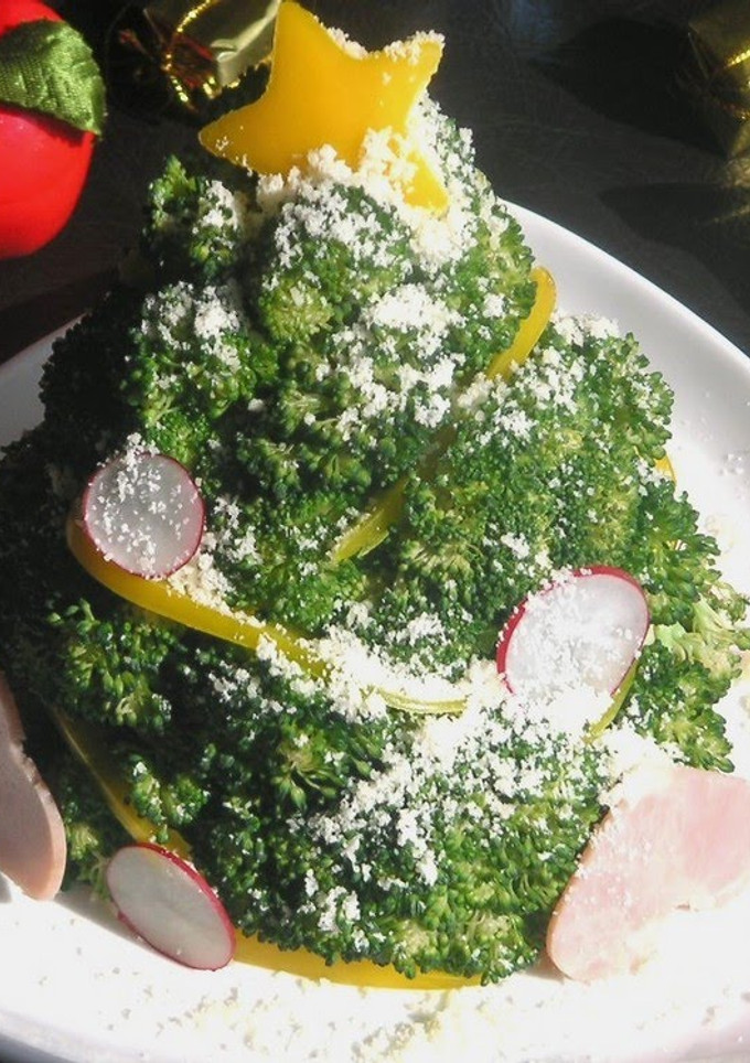 A picture of Broccoli Christmas Tree.