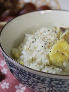A picture of Chestnut Rice Made with Mochi Rice (Okowa) Made in a Rice Cooker.