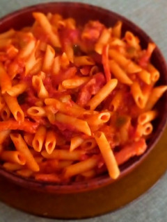 Una foto de Pasta con tiras de cerdo (estilo chino)