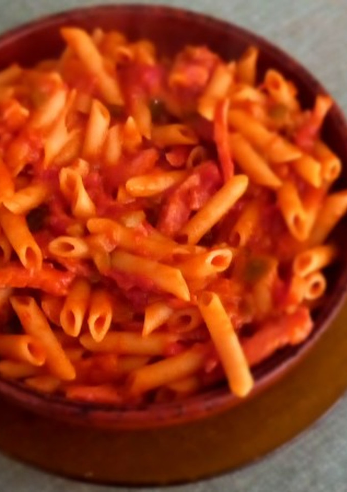 Una foto de Pasta con tiras de cerdo (estilo chino)