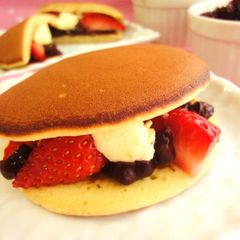 A picture of Strawberry & Azuki Dorayaki with a Buttery Aroma.
