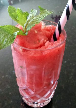 A picture of Mama's watermelon slushie.