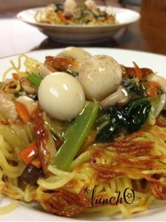 A picture of Crispy Yakisoba Noodles with Thick Ankake Sauce.