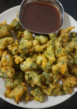 કુંભણીયા ભજીયા (Kumbhaniya Bhajiya Recipe In Gujarati) રેસીપી મુખ્ય ફોટો