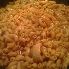 A picture of Chicken and elbows.