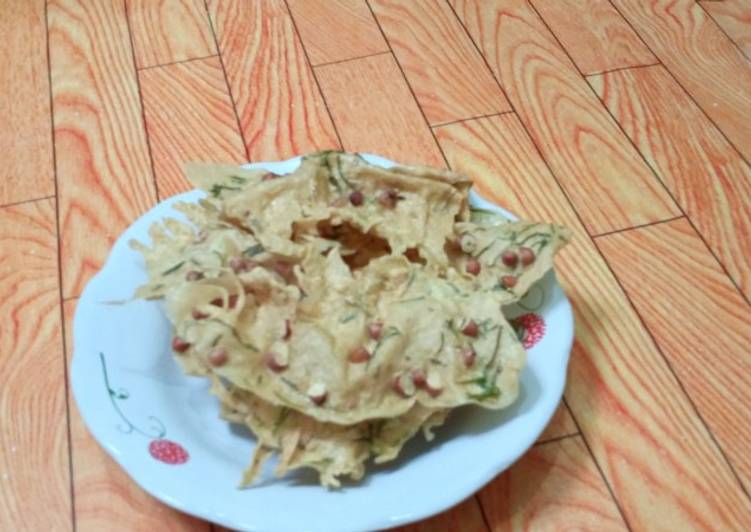 Rempeyek kacang gurih