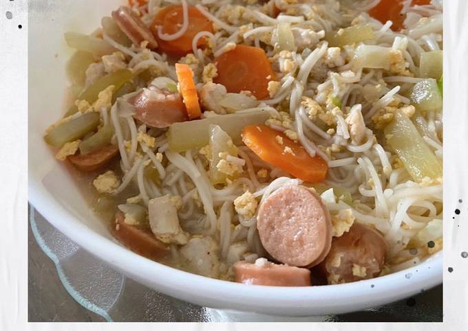 Easy Cooking: Chicken and Sausage Meesoa (Misua Ayam Dan Sosis)