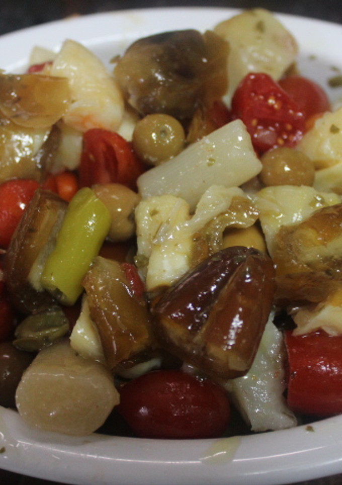 Una foto de Ensalada de dátiles y gambas