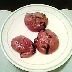 Blueberry and cranberry mini-sponge cake. A picture of Blueberry and cranberry mini-sponge cake..