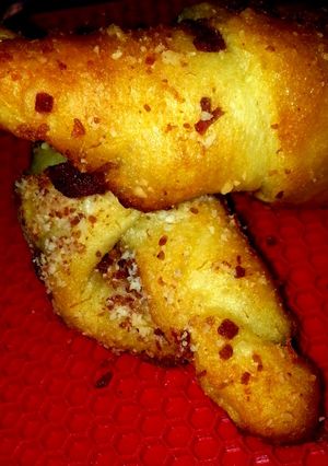 A picture of Bacon garlic parmesan crescent rolls.