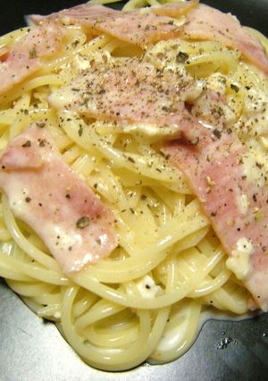 A picture of Cheese Cream Pasta With Camembert.