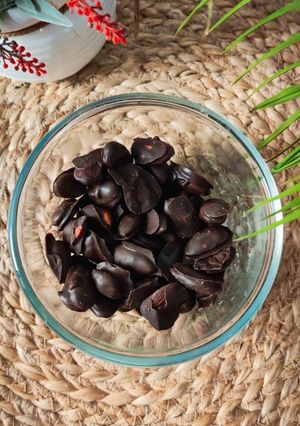 A picture of 2 Ingredients Roasted Almond Choco Bites.