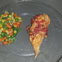 A picture of Tastey low calorie chicken dinner 305 calories.