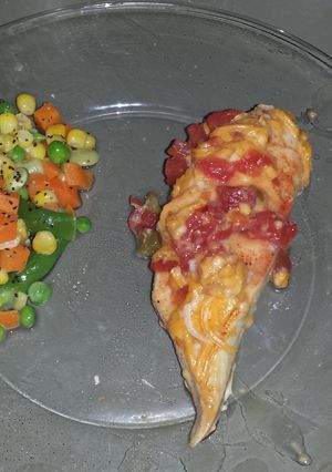 A picture of Tastey low calorie chicken dinner 305 calories.