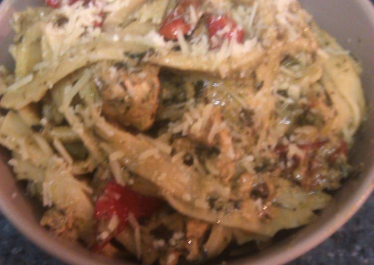 Recipe of Speedy Ooh la la chicken pesto fettucine