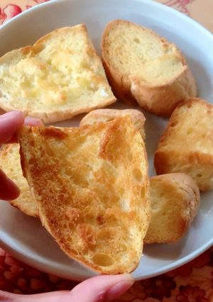 Hình của món Bánh mì nướng bơ mật ong.