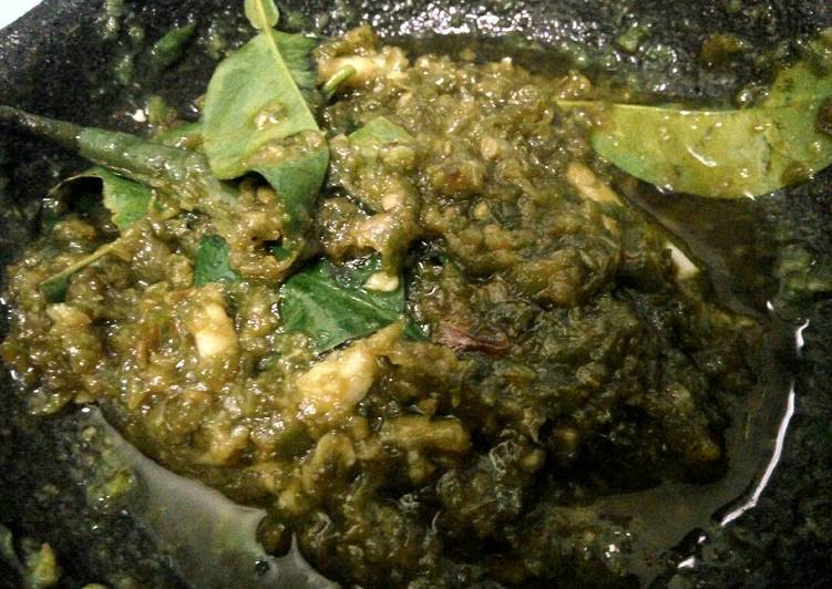 Cara Gampang Menyiapkan Sambel Lombok Hijau Padang yang Lezat